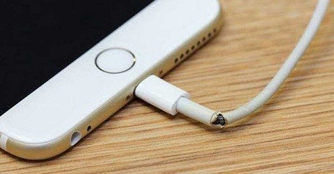 آسیب به کابل گوشی